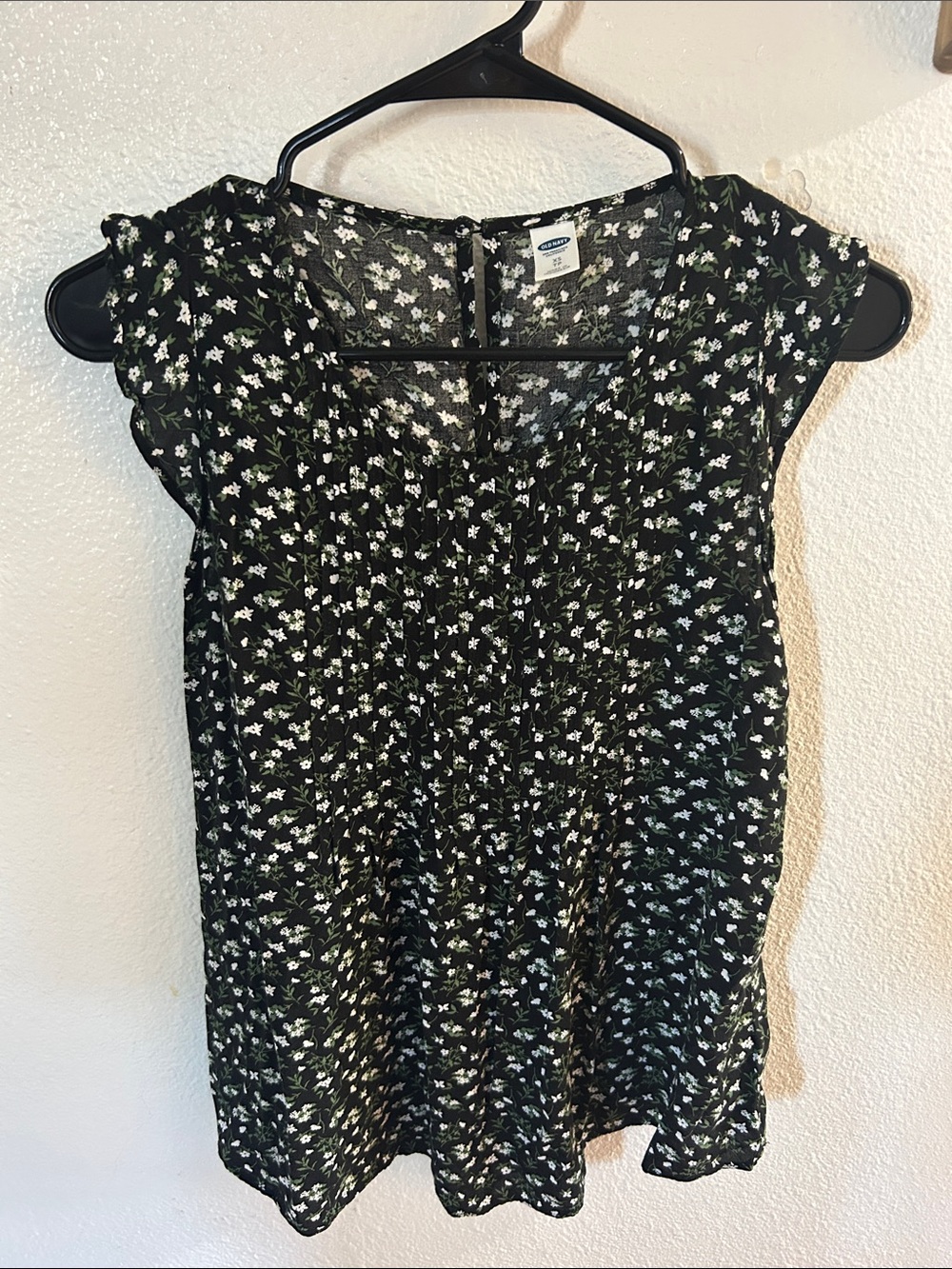 Old Navy Women’s Black Floral Cap-Sleeve Blouse